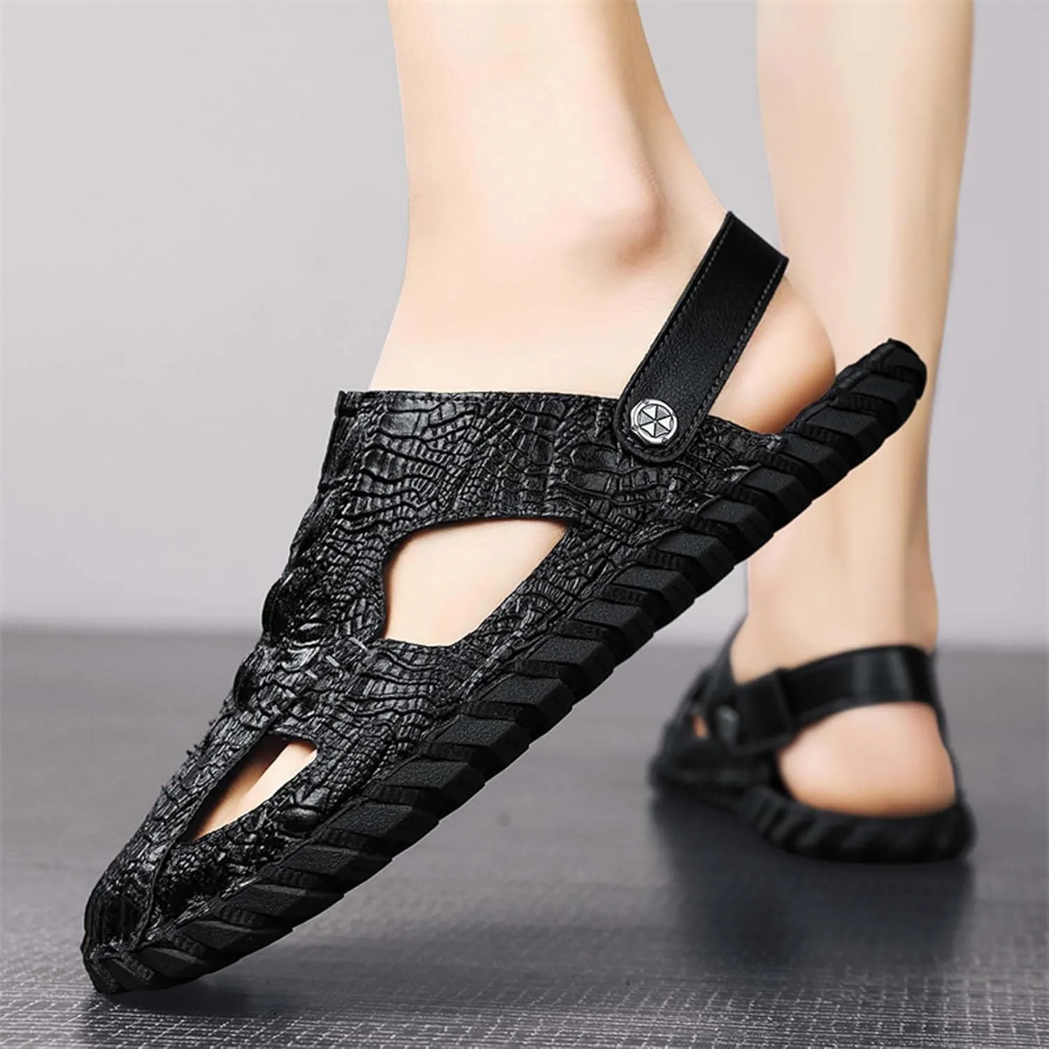 Summer men's casual breathable comfortable lightweight soft handcrafted crocodile pattern fashion sandals slippers two-layer cowhide