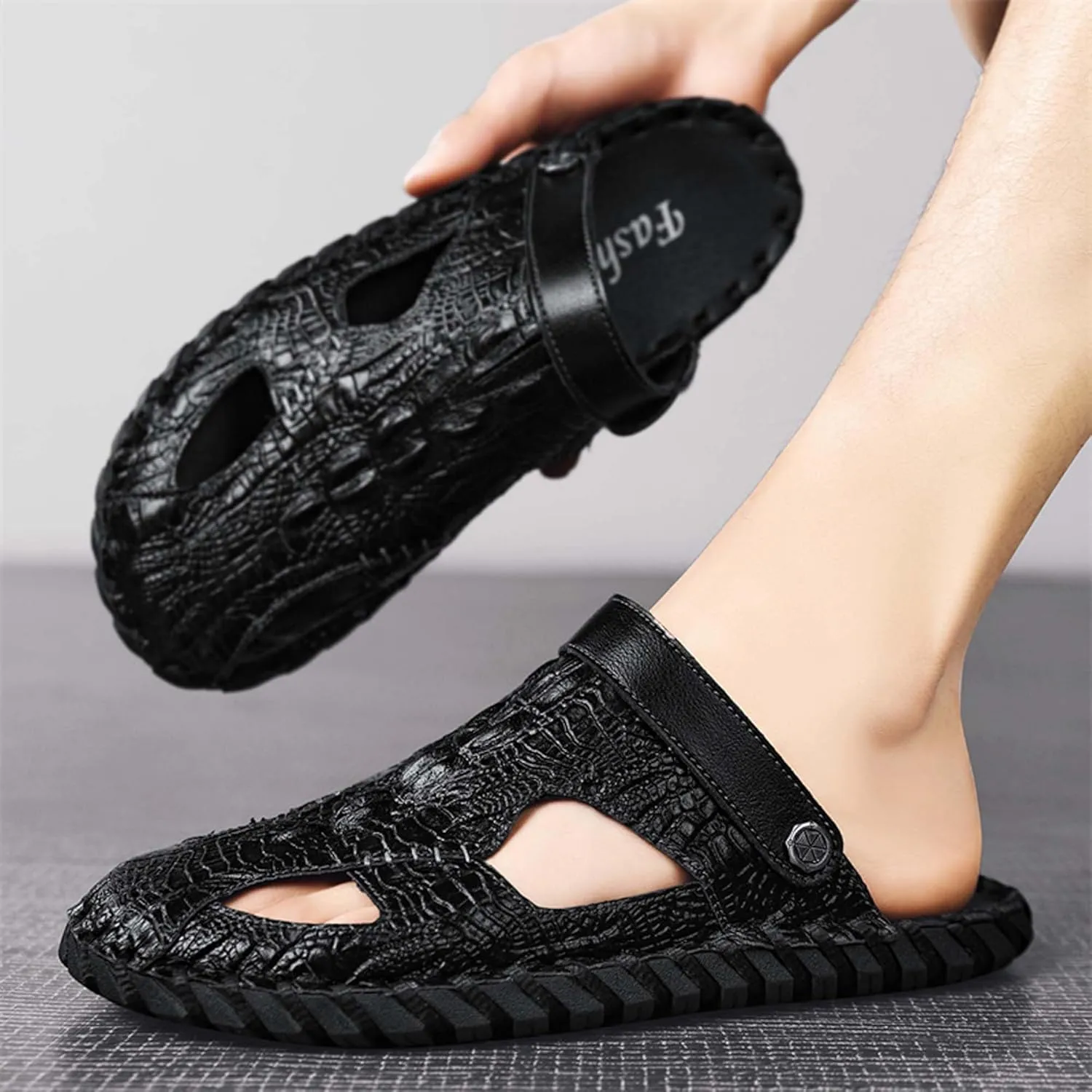 Summer men's casual breathable comfortable lightweight soft handcrafted crocodile pattern fashion sandals slippers two-layer cowhide
